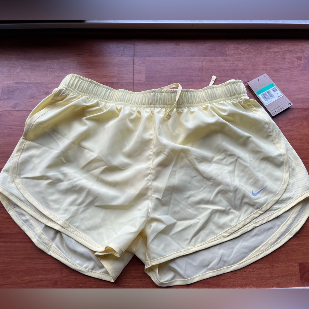 NWT Nike Womens Dri-fit Shorts XL